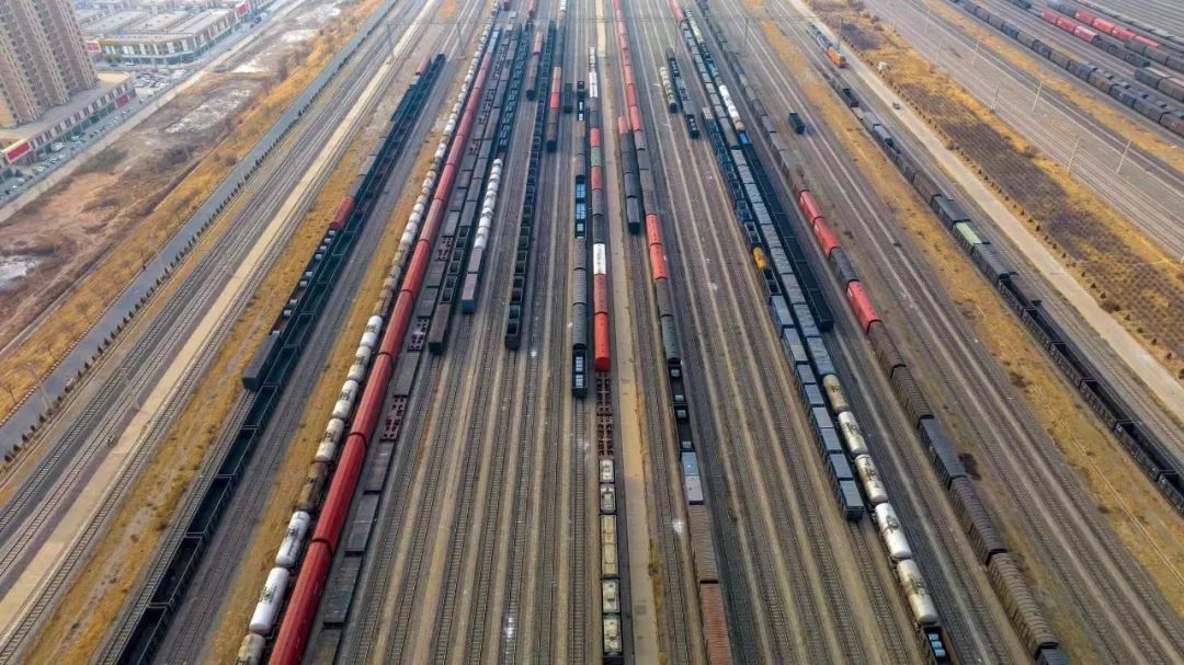 创新高  兰州北车站单日到达296列,出发295列,解体179列,编组169列