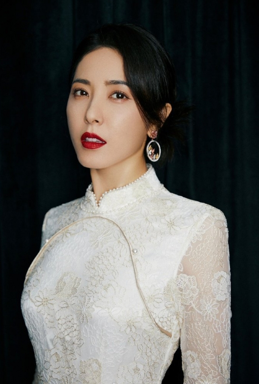 性感优雅的气质女神#曾黎# 貌似天仙,五官精致,身材高挑,婀娜多姿