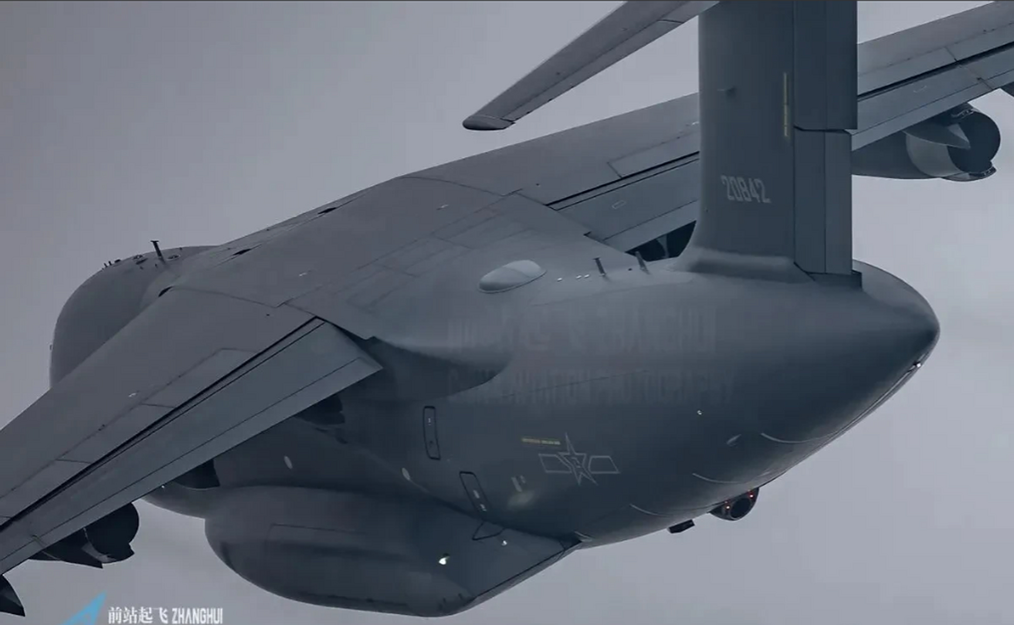由此,中国的战机可以飞得更远,投送能力极大提升,如运20空中加油可飞
