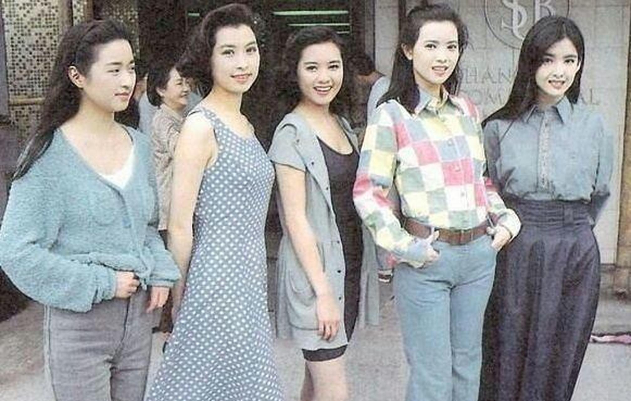 80年代,香港娱乐圈五位美女合影!