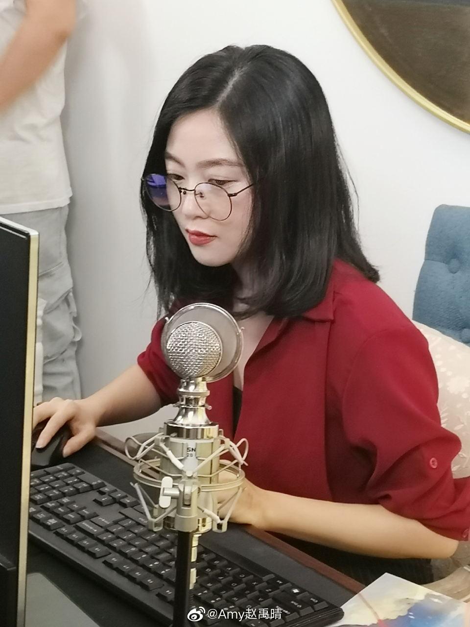 眷思量# 赵禹晴导演的颜值不输动漫角色啊,这样的美女导演可以多赖沣