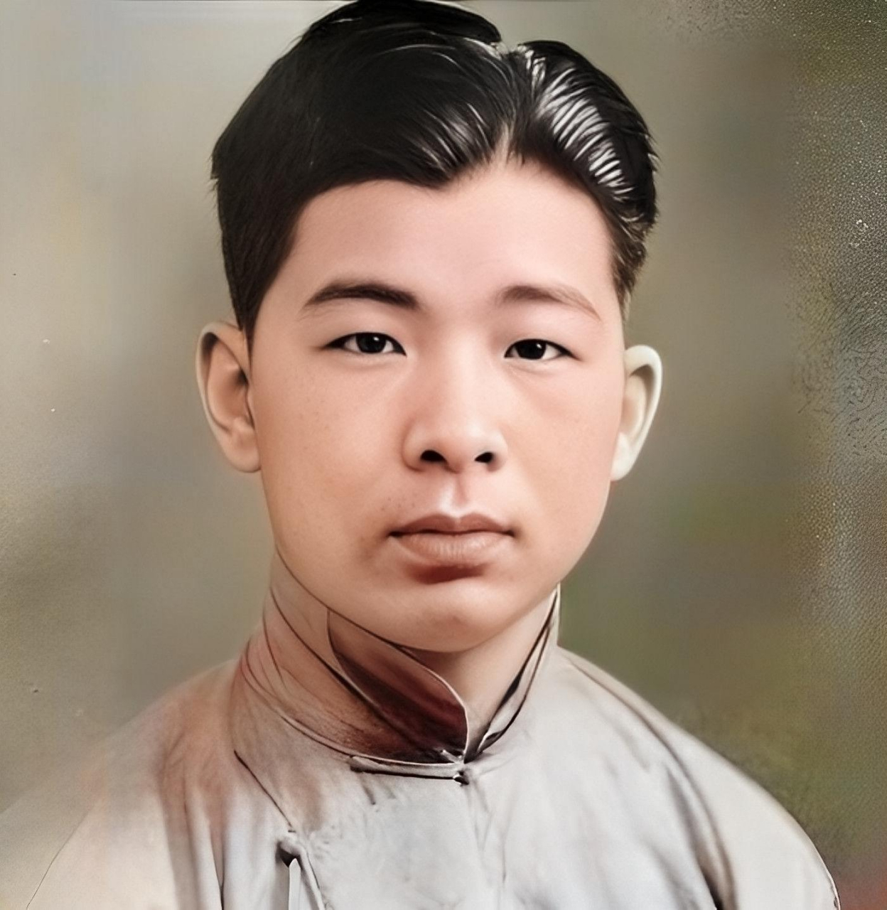 1940年,吴菊痴在与著名的歌剧明星白玉霜相遇后,坐上了一辆人力车.