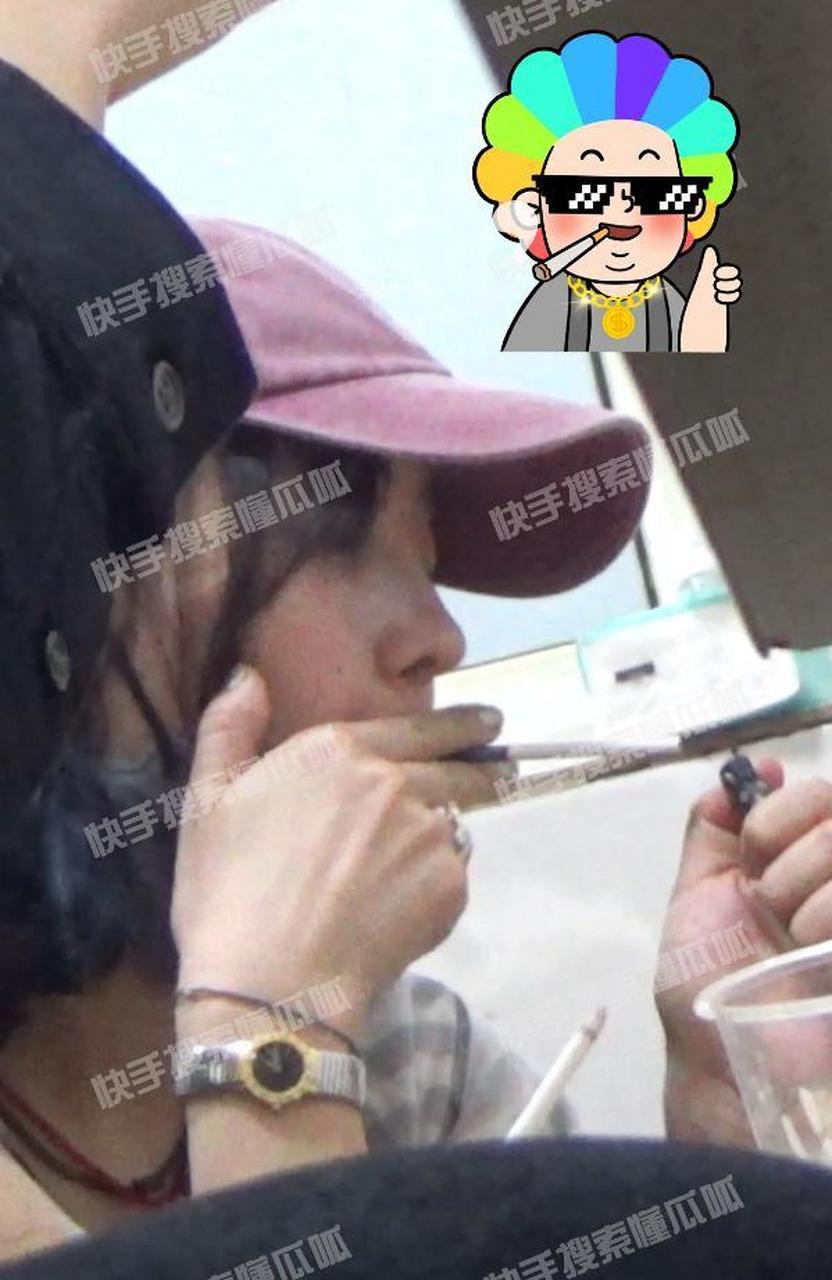 白百何聚餐抽烟被拍# 这镜头角度感觉像是白百何朋友拍的?