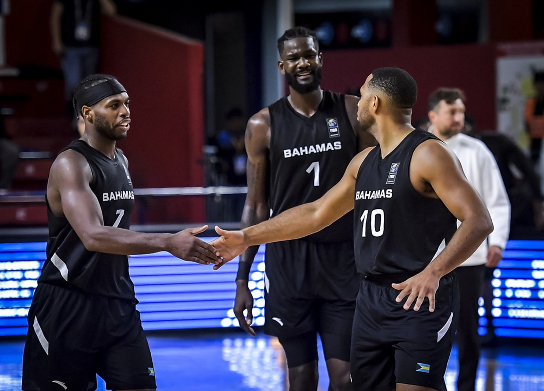 巴哈马男篮热身赛,对阵古巴艾顿14投10中,全场砍下22分10篮板,正负值