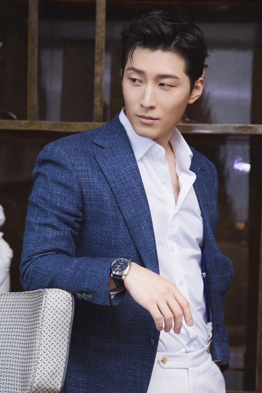 窦骁# #燕云台# 窦骁在电视剧《燕云台》中饰演了男主角韩德让.