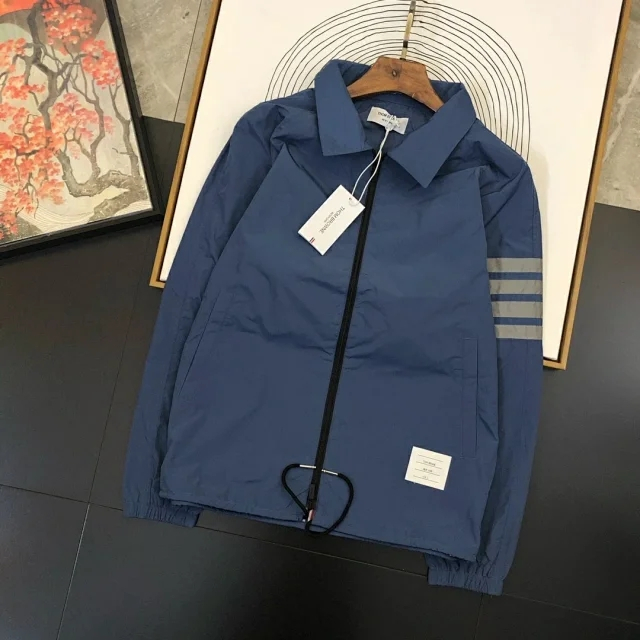 百搭经典之作,thom browne汤姆布朗20s秋季经典连帽拉链休闲夹克 thom