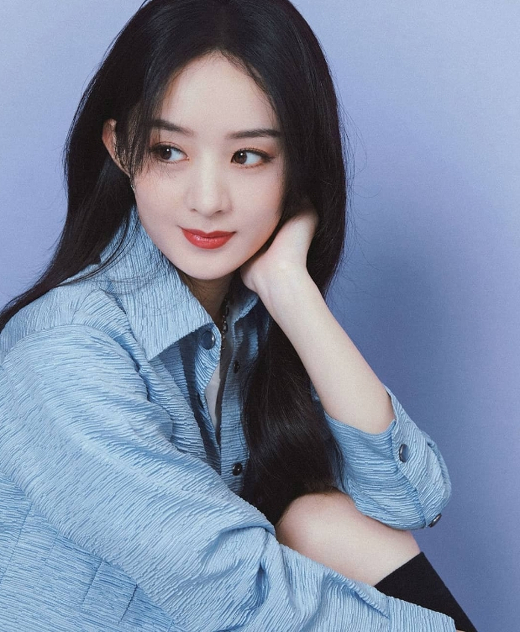 清纯甜美,妩媚动人的#赵丽颖# 剪水双瞳,肤如凝脂,螓首蛾眉,身材窈窕