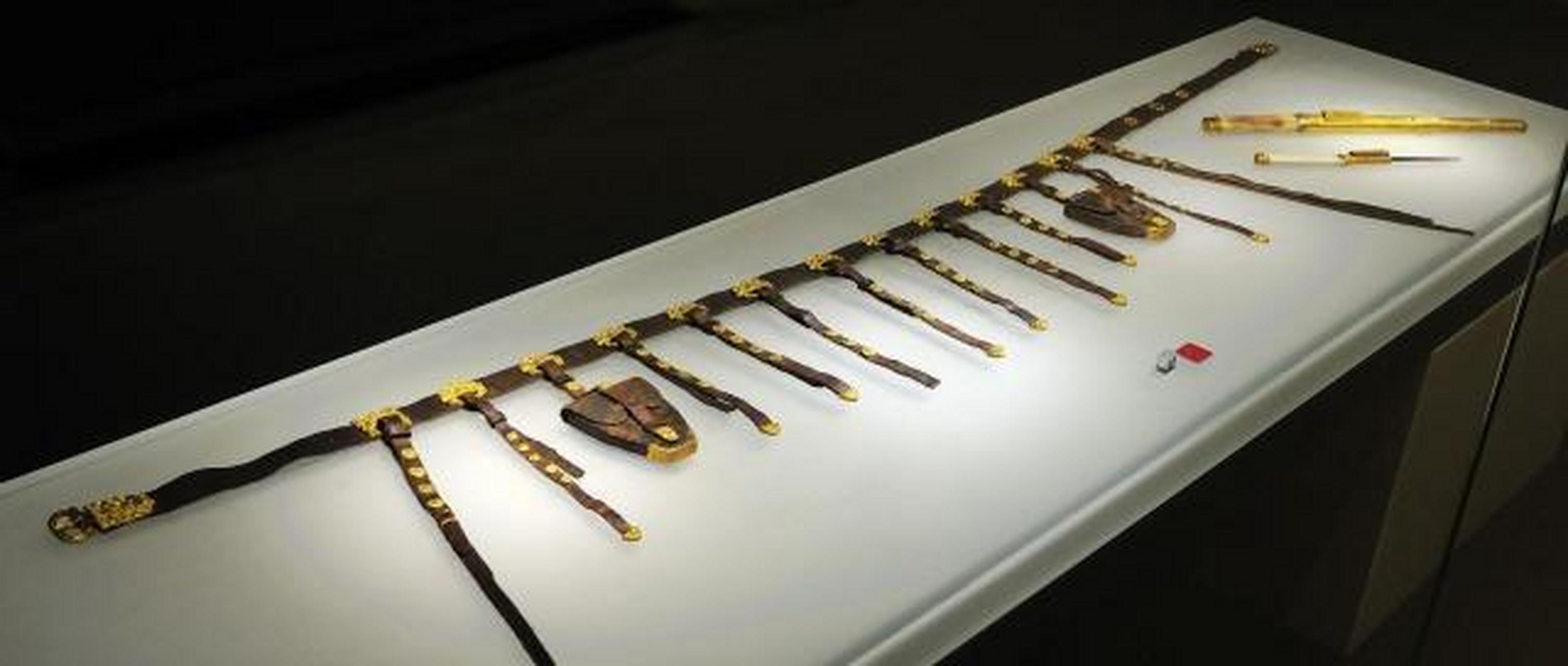 在唐朝,腰带是武官的必佩之物,还有一个十分优美的名字,叫蹀躞带.