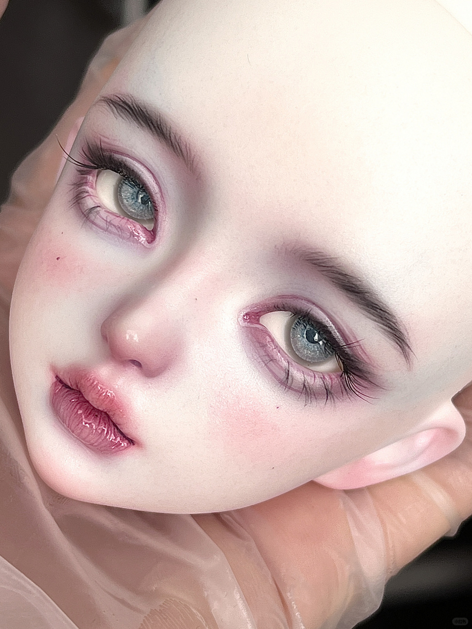 【bjd真人肌理粉紫色系妆容教程】 一,目标 本次妆容的目的是为bd