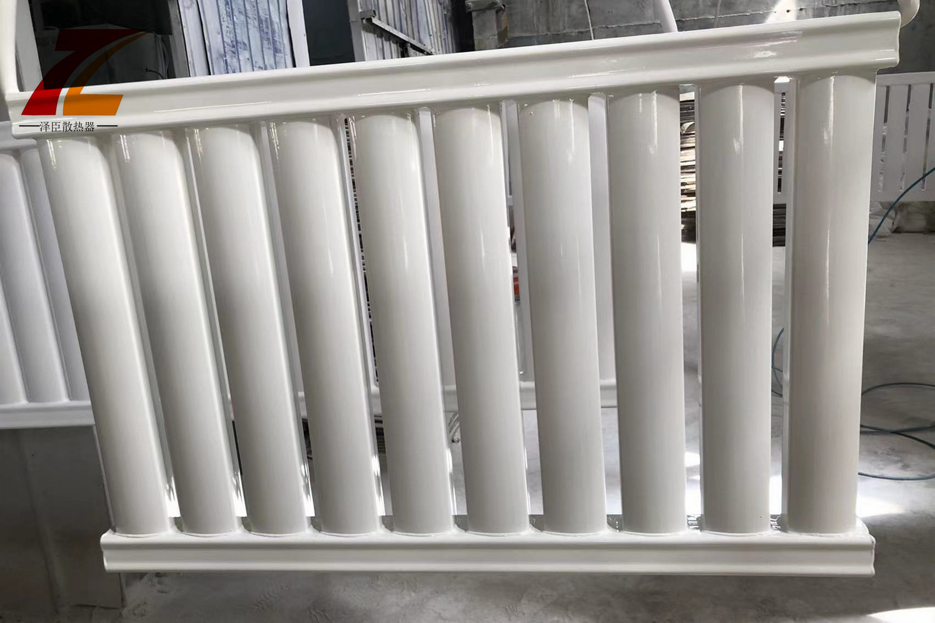 钢制柱型暖气片是一种新型的采暖设备,它主要是以低碳钢为原材料制作