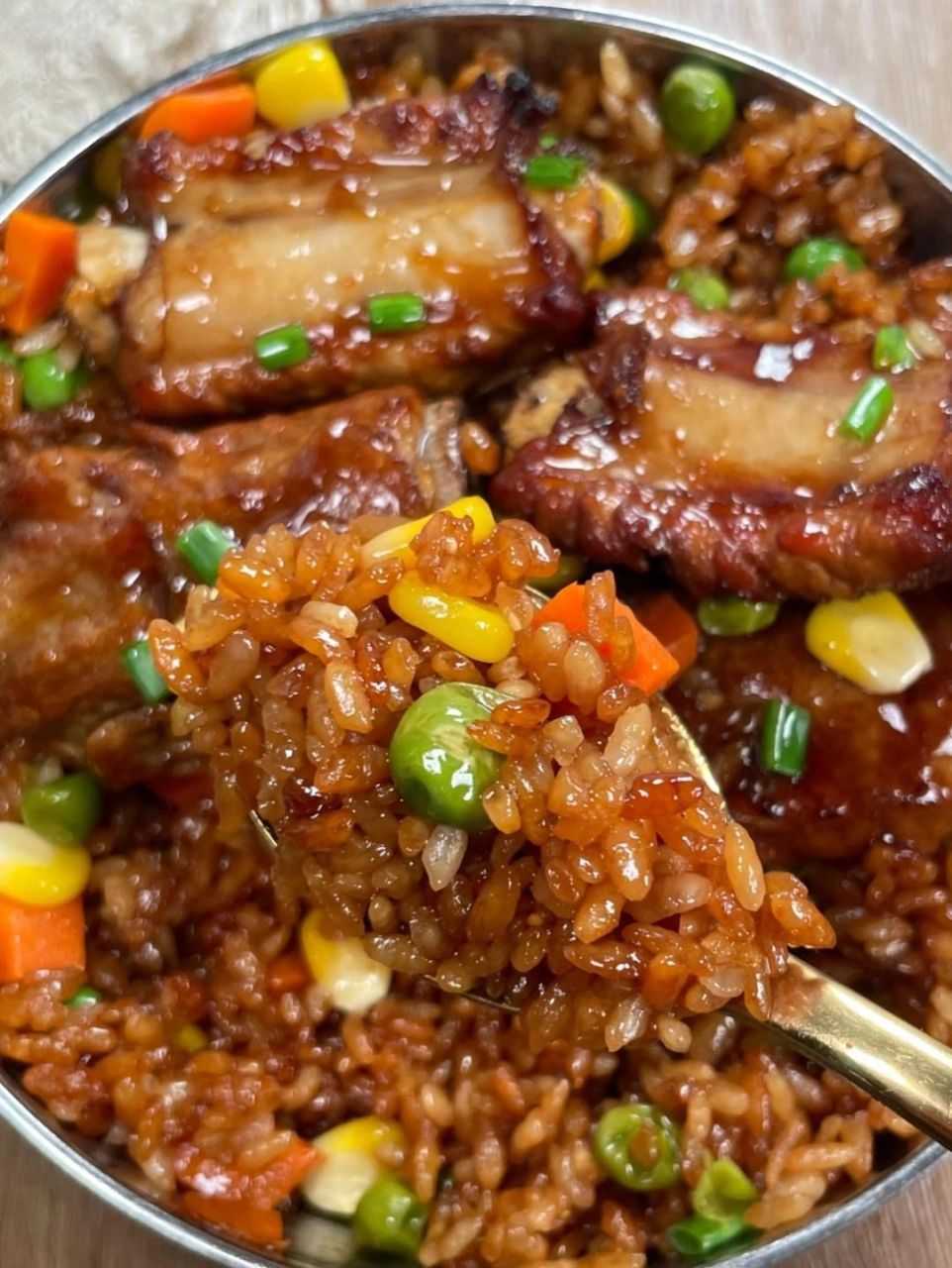 这锅五香排骨焖饭,啧啧啧╮(~▽~)╭,香    ##夏日生活季 六月打卡