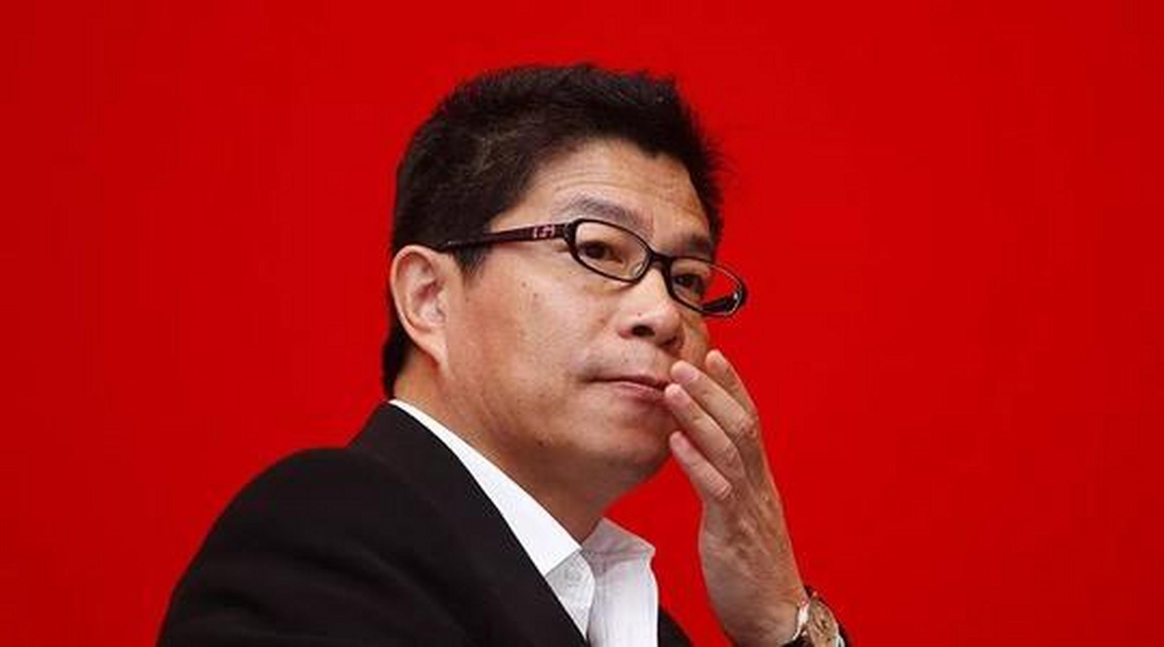 【王忠军退出华谊关联公司法定代表人 由儿子王夫也接任】 天眼查app