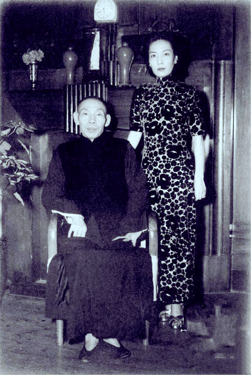 1950年,香港,62岁的杜月笙与42岁的孟小冬结婚照,也算给孟小冬一个名