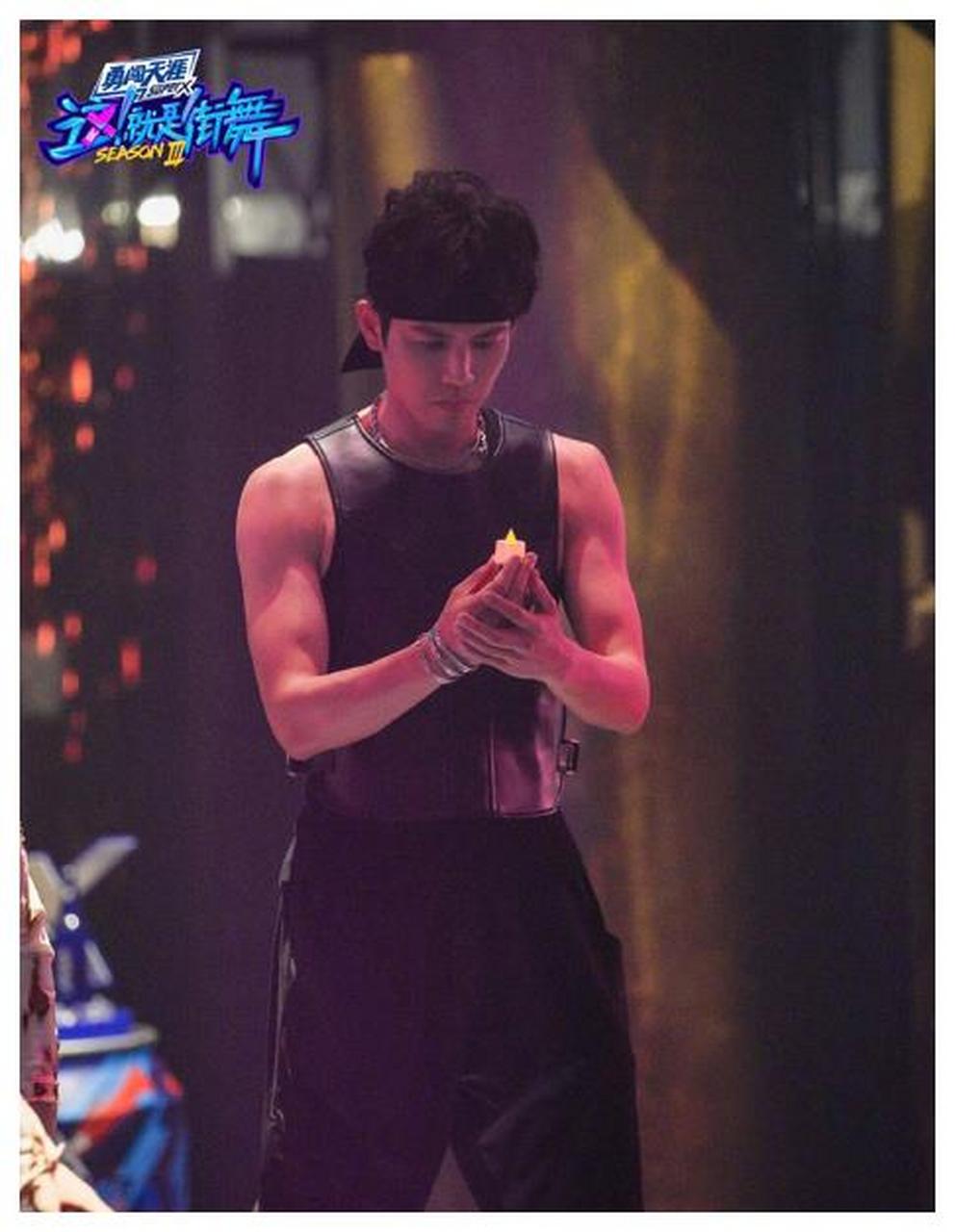 钟汉良肌肉线条太饱满!西装之下的身材竟如此优越?保养太好了吧