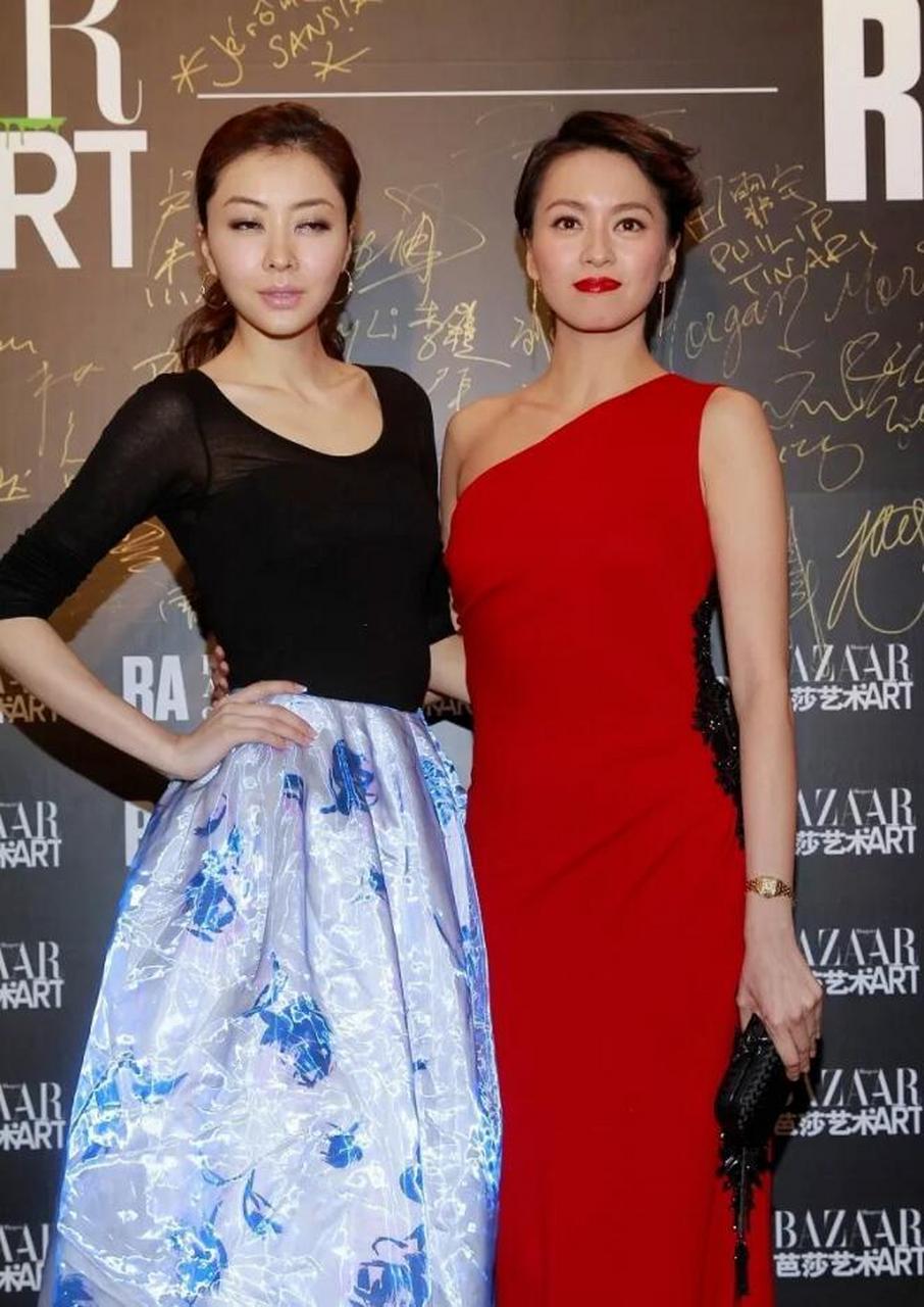 娱乐圈的两位"大高个"女明星,178cm的熊黛林和176cm的梁咏琪!
