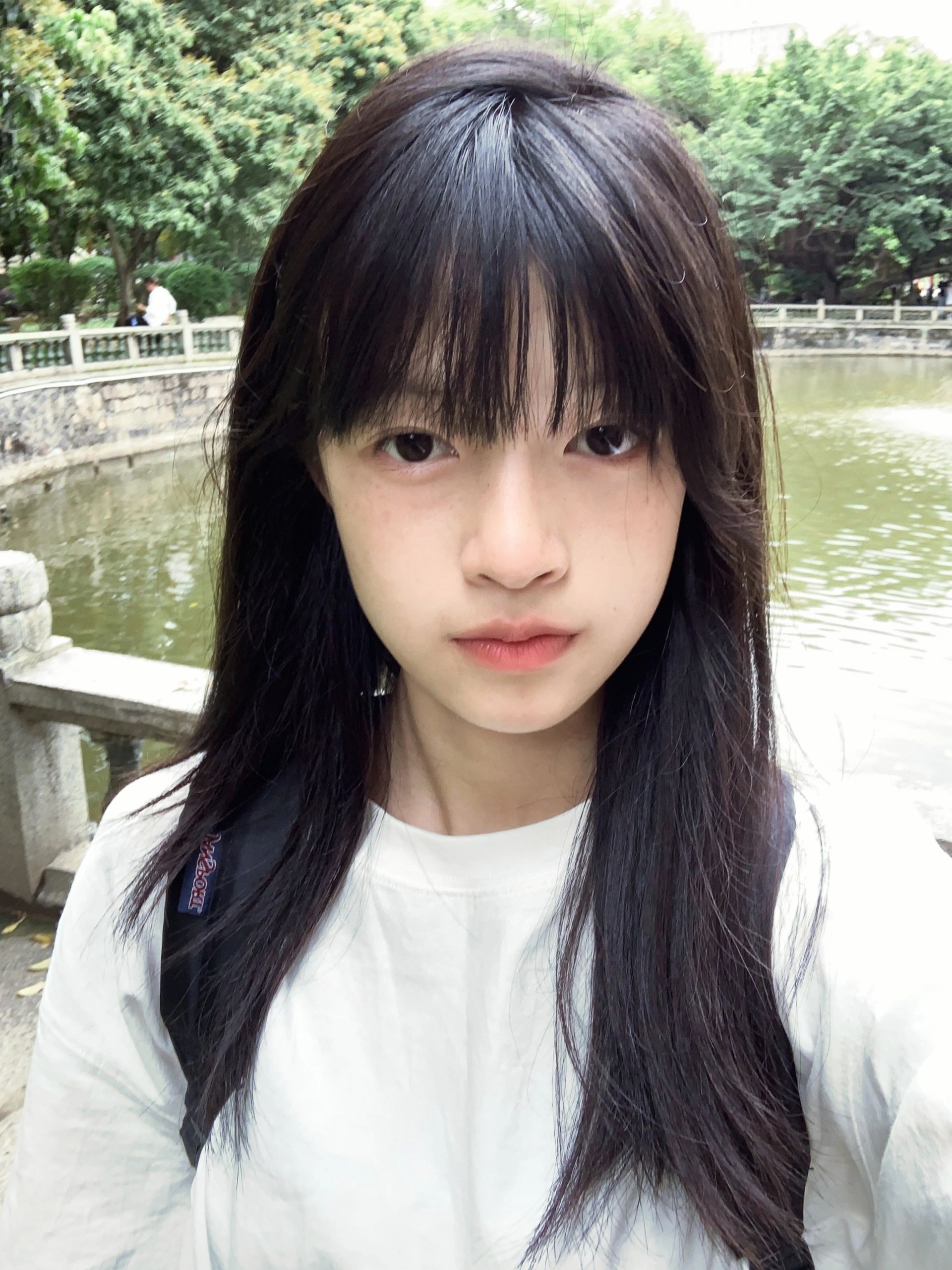 03淡颜  朋友说我长了一张素颜也漂亮的脸 说我简单坐在那,不修容颜都