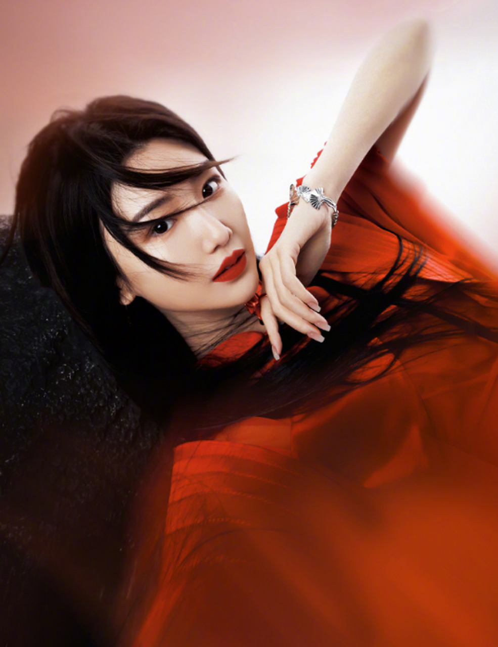 有媒体曝光毛晓彤杨玏深夜与张萌夫妇一同现身某餐厅聚餐,疑似恋情