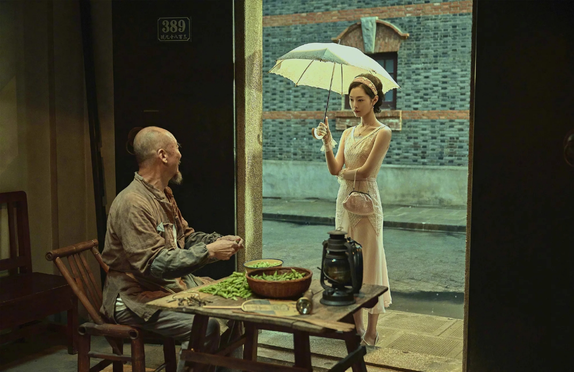 宋轶旗袍造型绝美,气质温婉独特,别具一格,网友直呼长在审美点上了,很