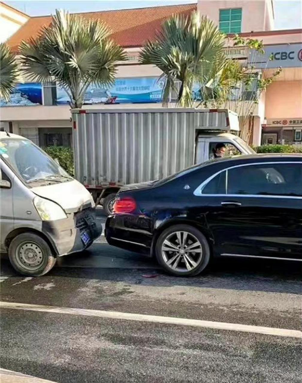 网友:撞了一辆迈巴赫,怎么办?