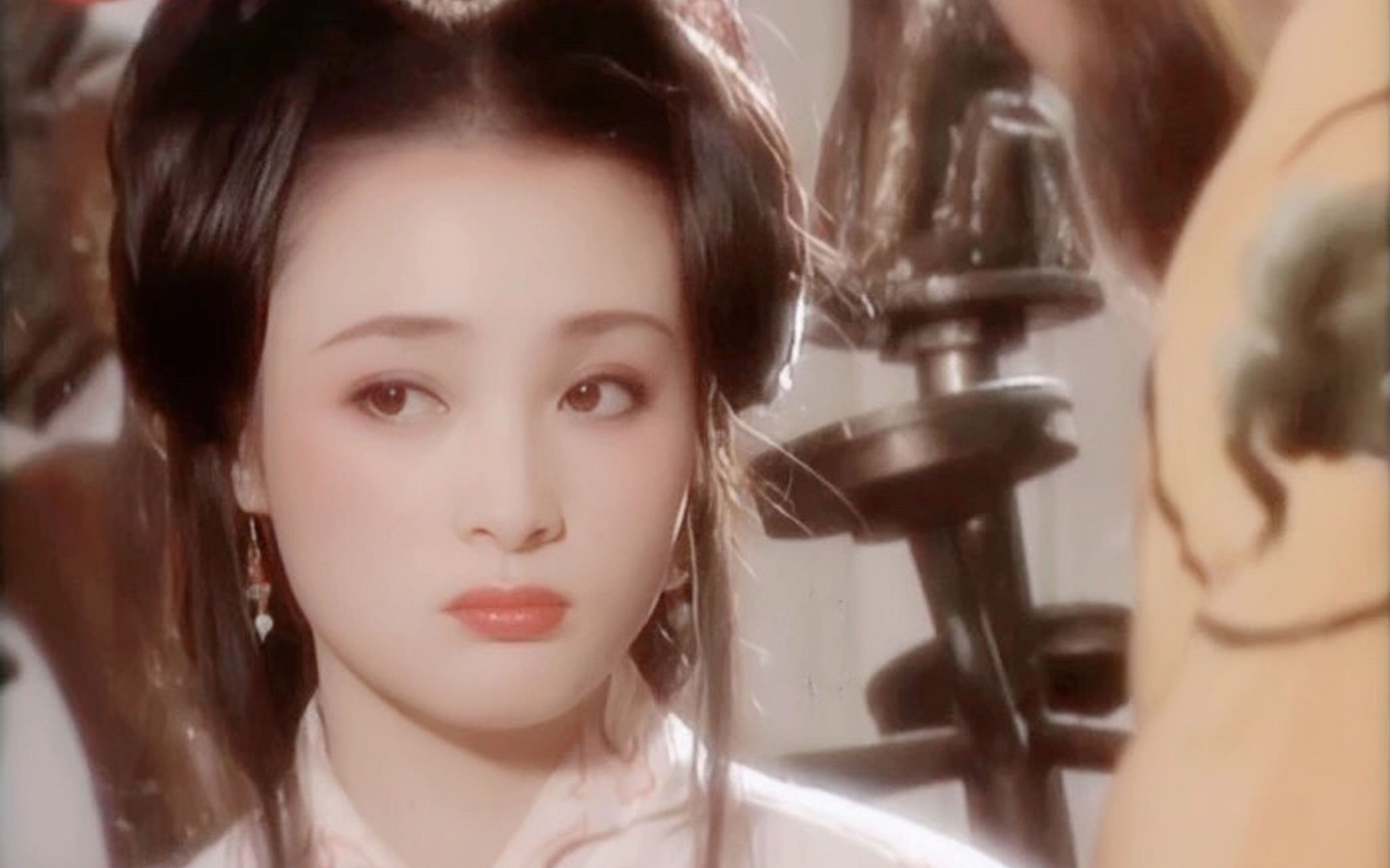 蒋勤勤饰演的西施,就如同古书所描绘的那般,美貌动人,温文尔雅,她的