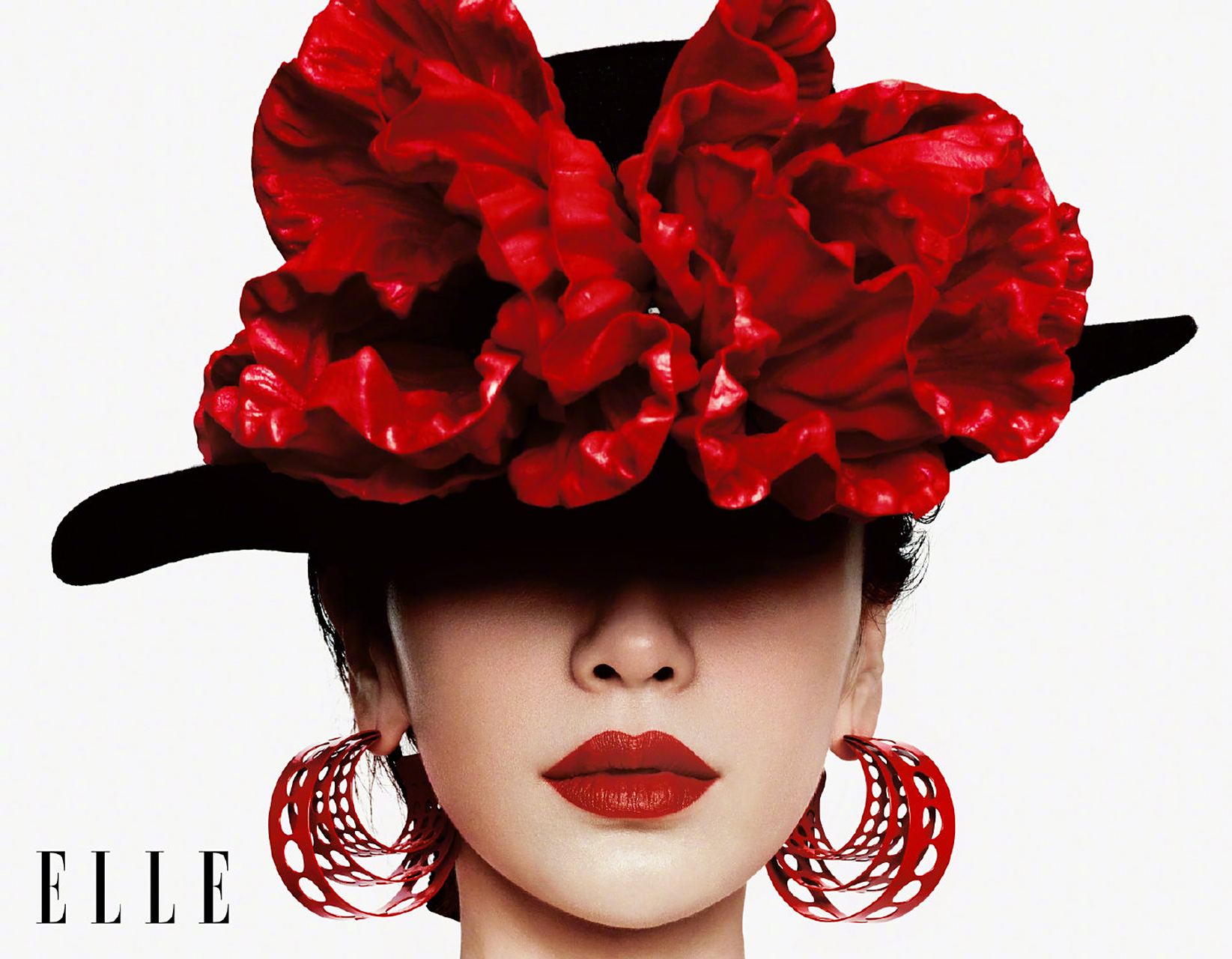 angelababy杨颖 x《elle》大气的黑与红,舞动中展现美艳气场