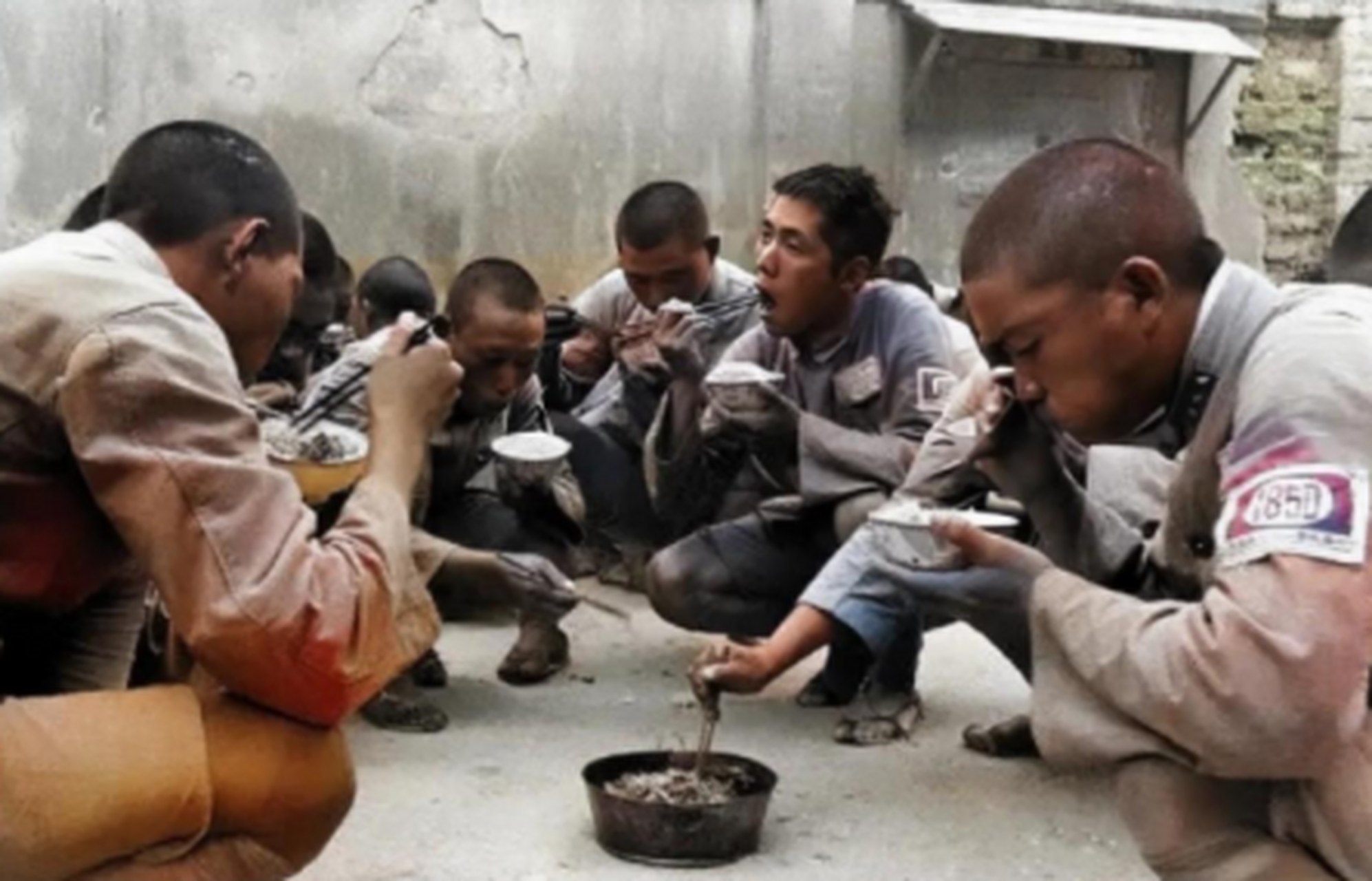 1939年,抗日战争的国军士兵,一个个炮火洗礼模样,让人看着心酸 这是