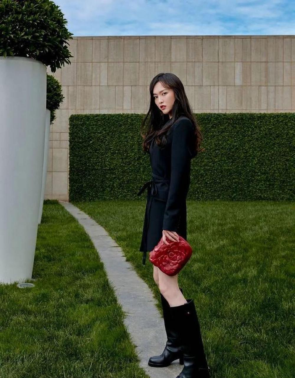 虞书欣的"婚礼",唐嫣穿着valentino来了