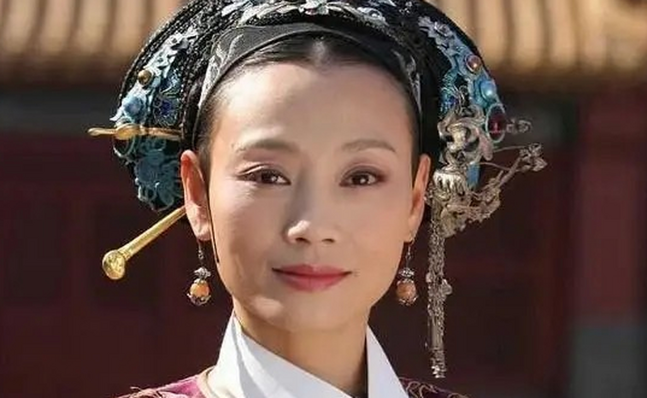 在《甄嬛传》结局,后宫换了主人时,端妃的适时退出显得十分必要.