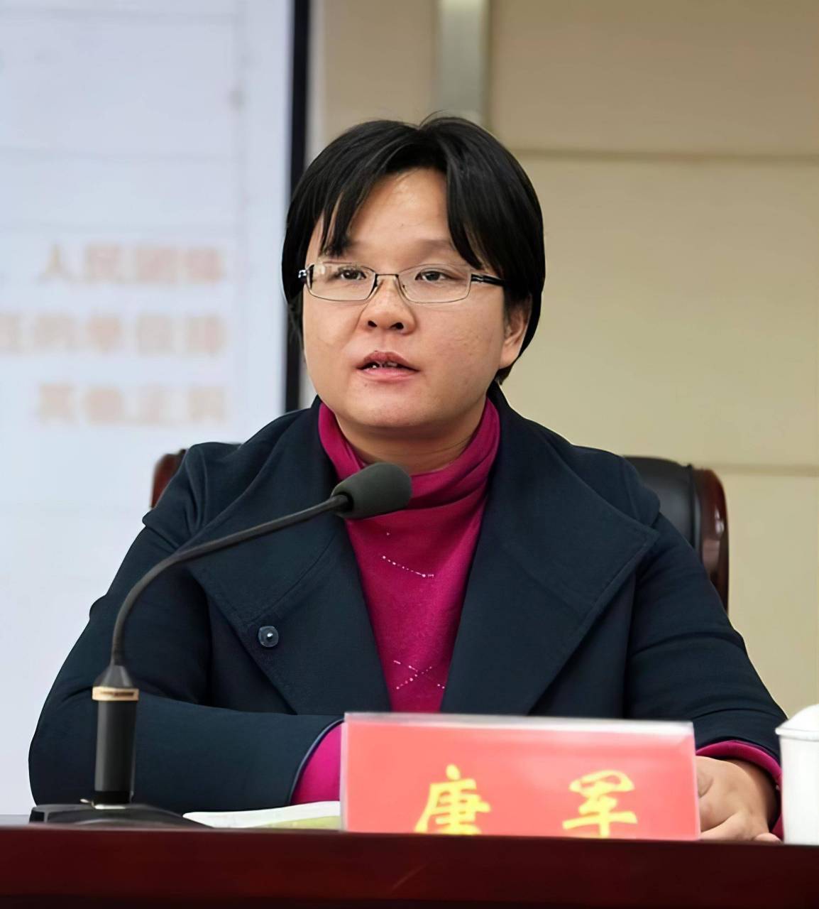 "唐军无奈自首,对孩子写信忏悔" 2021年的时候,唐军主动投案自首,对