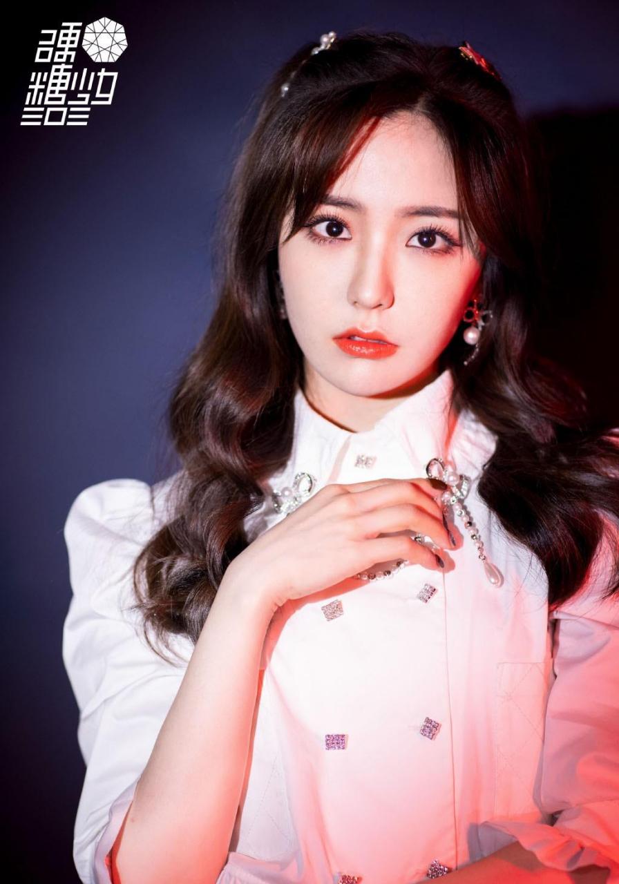 王艺瑾,甜美双马尾注入满满元气,不经意流露出清爽与优雅