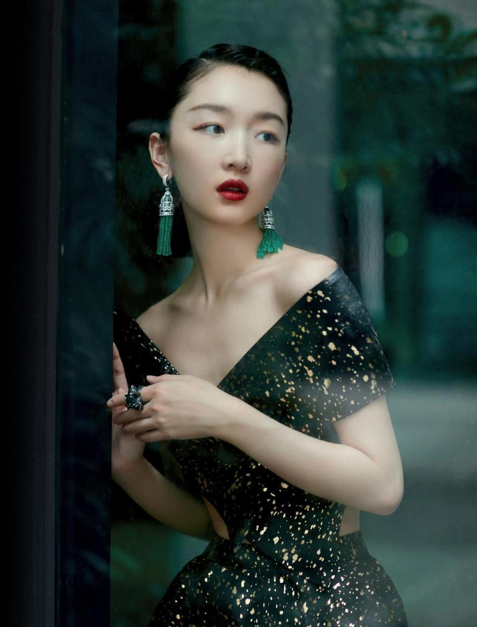 周冬雨出席千古玦尘发布会 周冬雨|今日身穿imaneayissi2021春夏定制