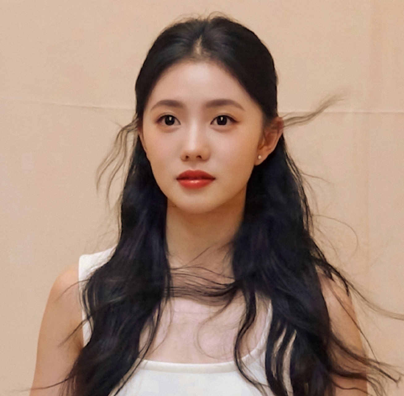 颜如渥丹,螓首蛾眉的#刘浩存# 清纯甜美,眼神拉丝,冰清玉洁,秋水伊人.