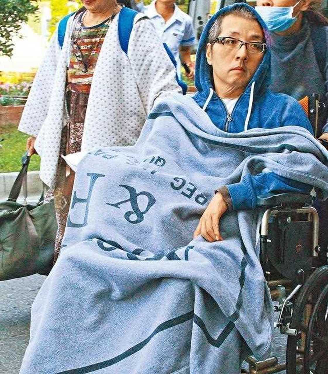 【台媒曝袁惟仁近况】据台媒,53岁资深音乐人袁惟仁 2018年在上海