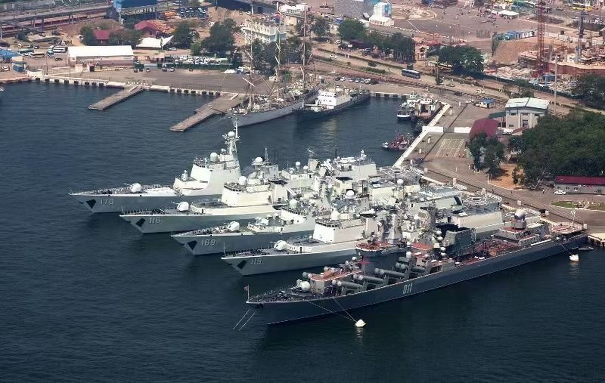 俄罗斯海军的瓦良格号导弹巡洋舰,瓦良格号导弹巡洋舰是光荣级导弹