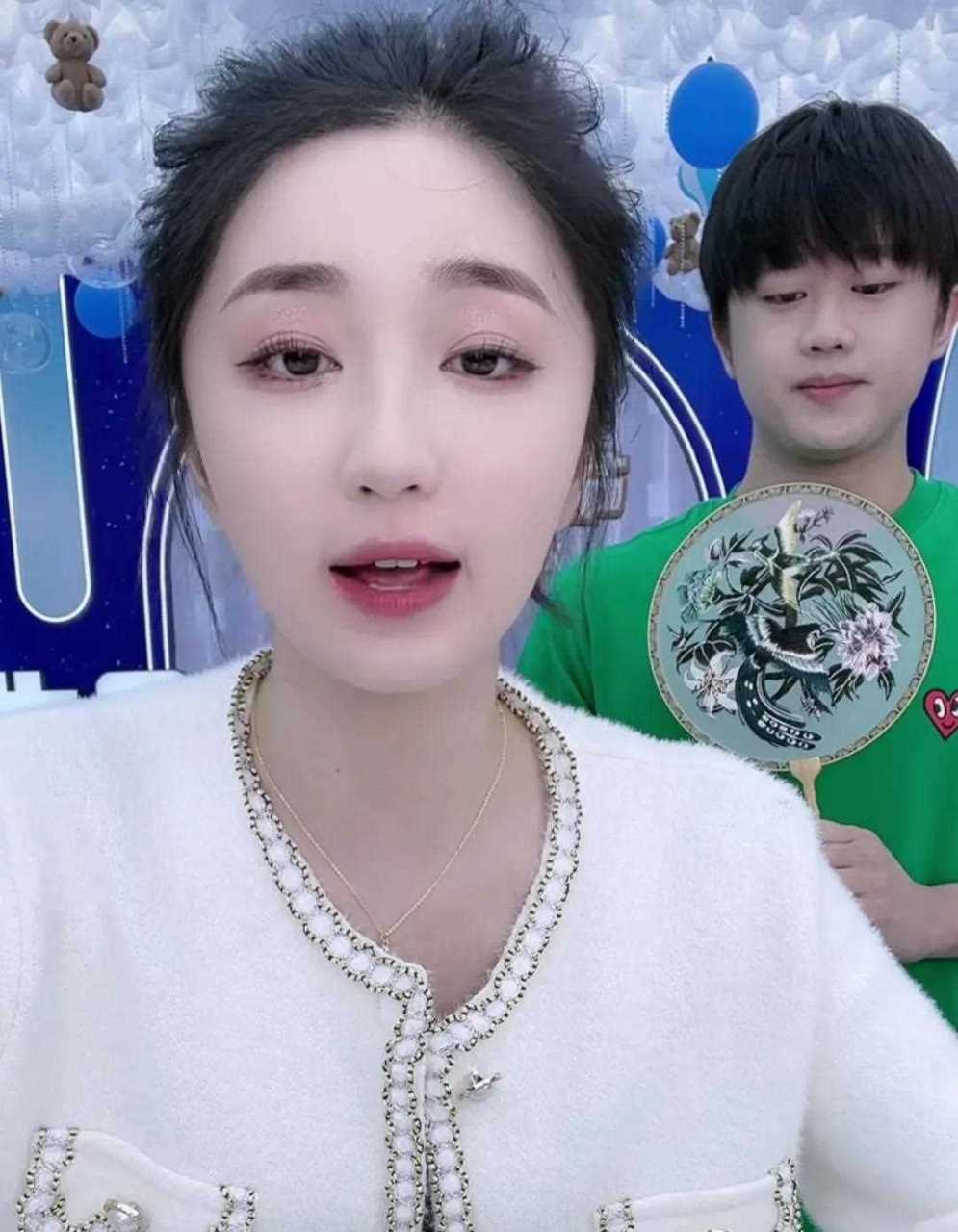 雪大送徐婕生日礼物,并撮合赵梦澈与徐婕和好!