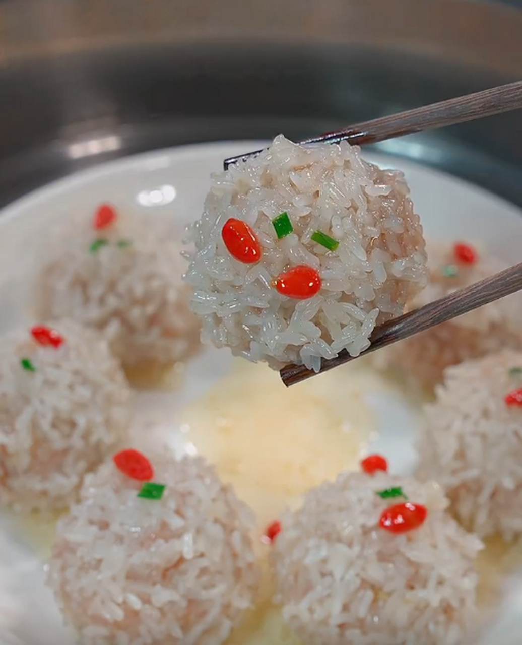 元宵节家里来客人了,你就做这个珍珠糯米丸子,寓意团团圆圆,软糯鲜香