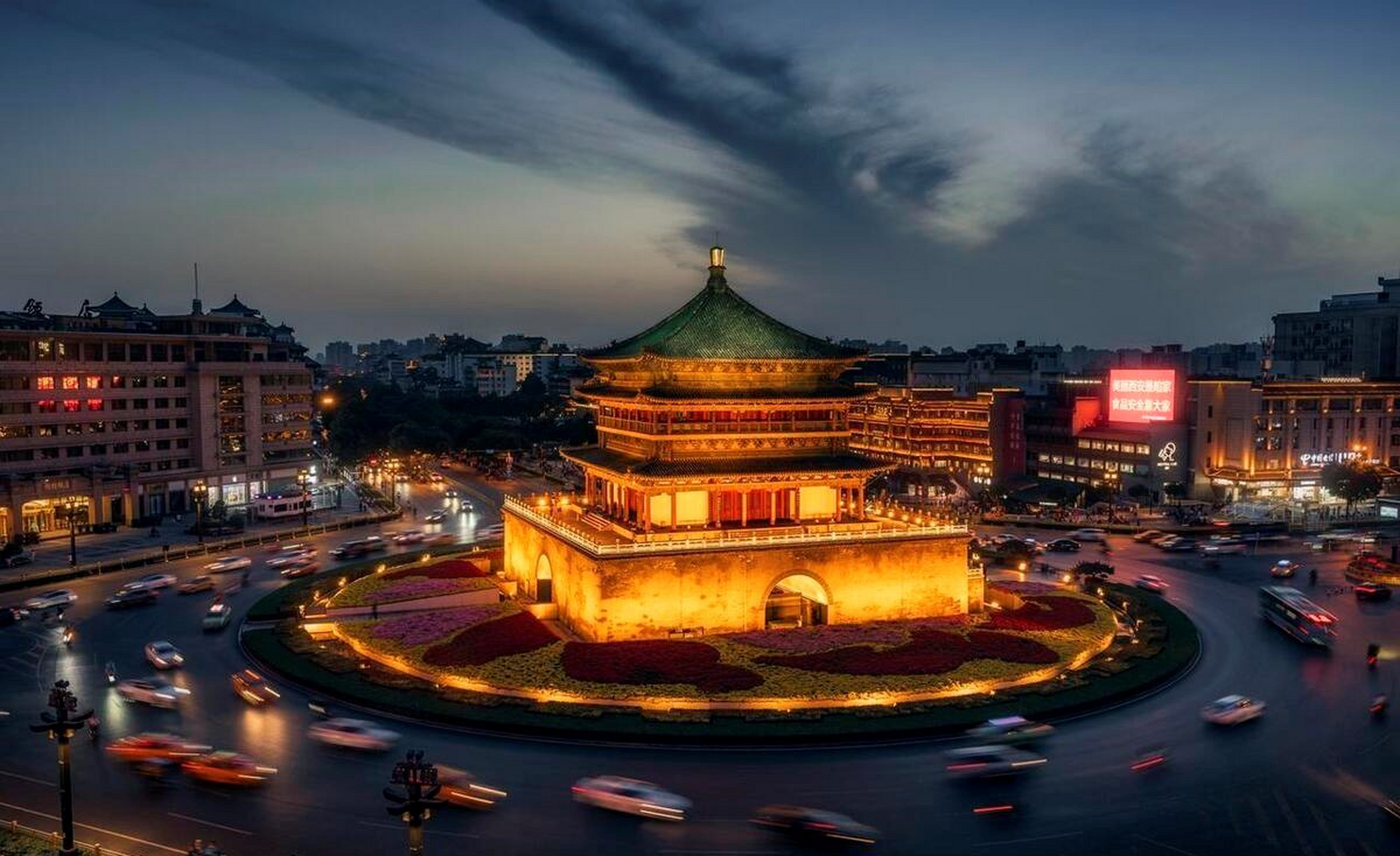 五一去哪玩儿#彼此陪伴600多年的"晨钟暮鼓" ,西安的标志性建筑.