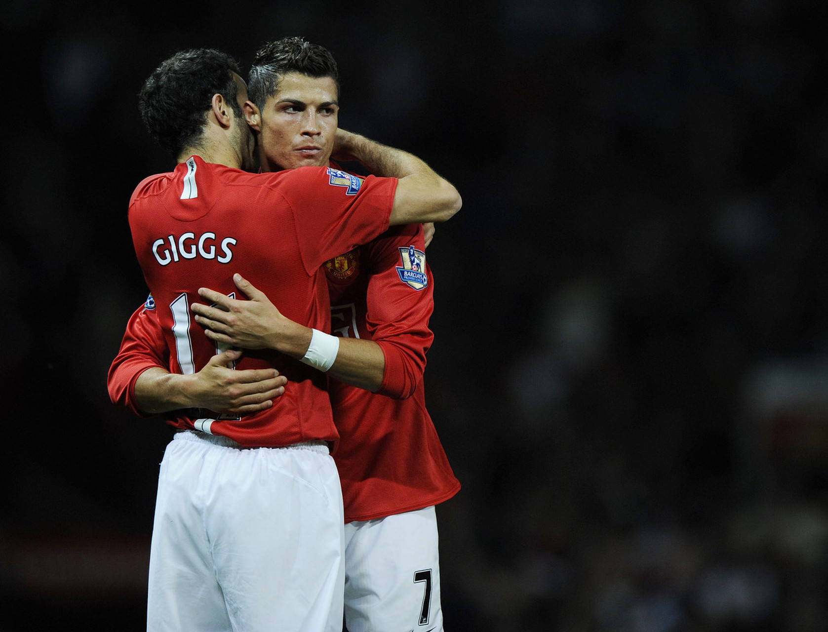 吉格斯曾告诫c罗不能早餐喝可乐,后来他进了个帽子戏法,回头就说:"我