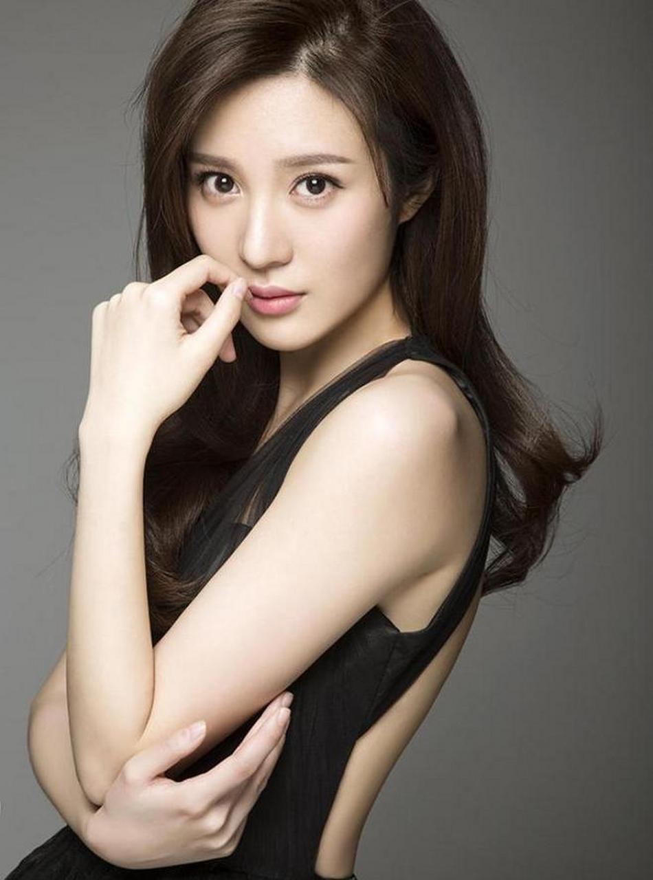 91年浙江诸暨女演员邬靖靖,清新恬淡 91年浙江诸暨女演员邬靖靖,清新