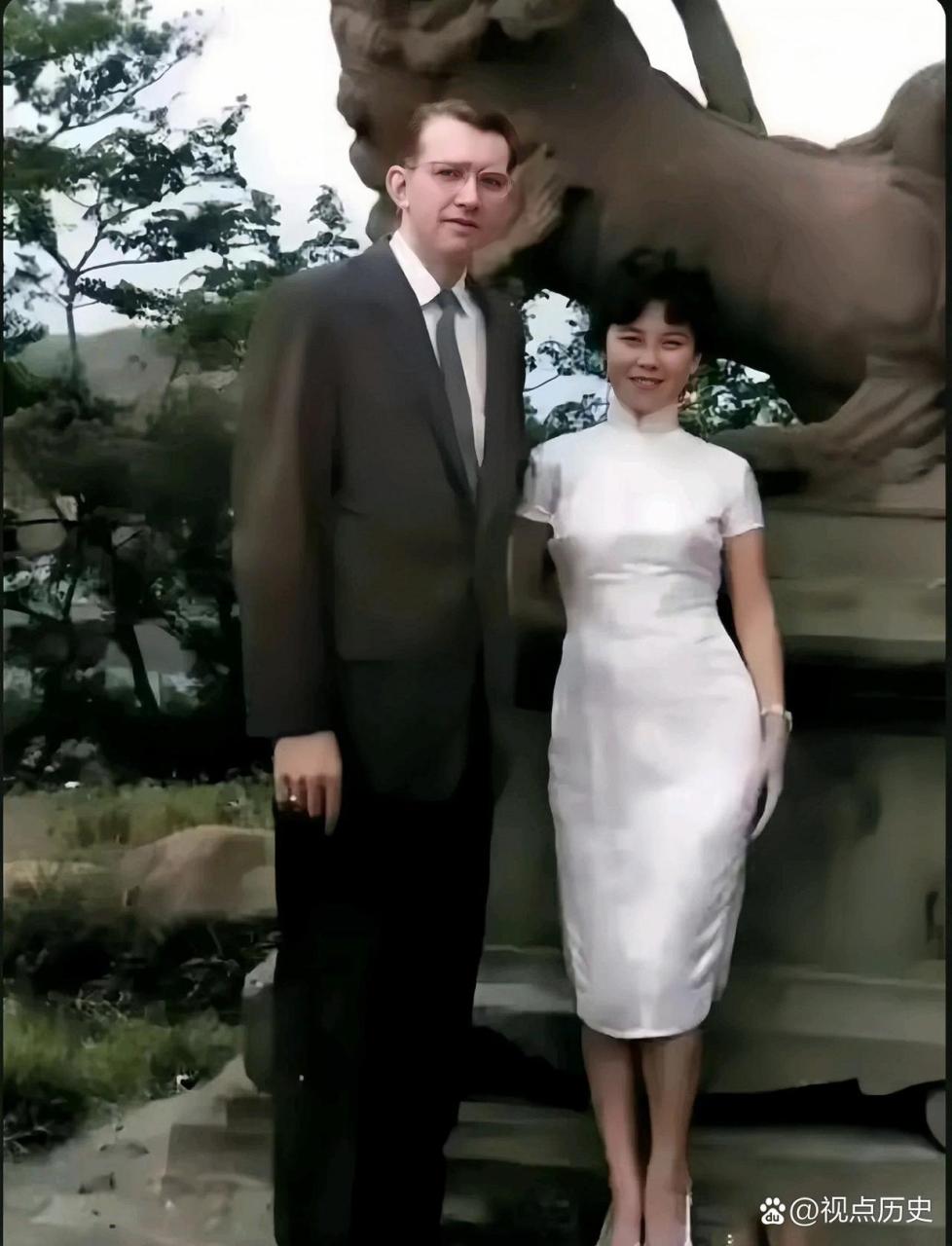 费翔的爸爸费伟德和妈妈毕丽娜.