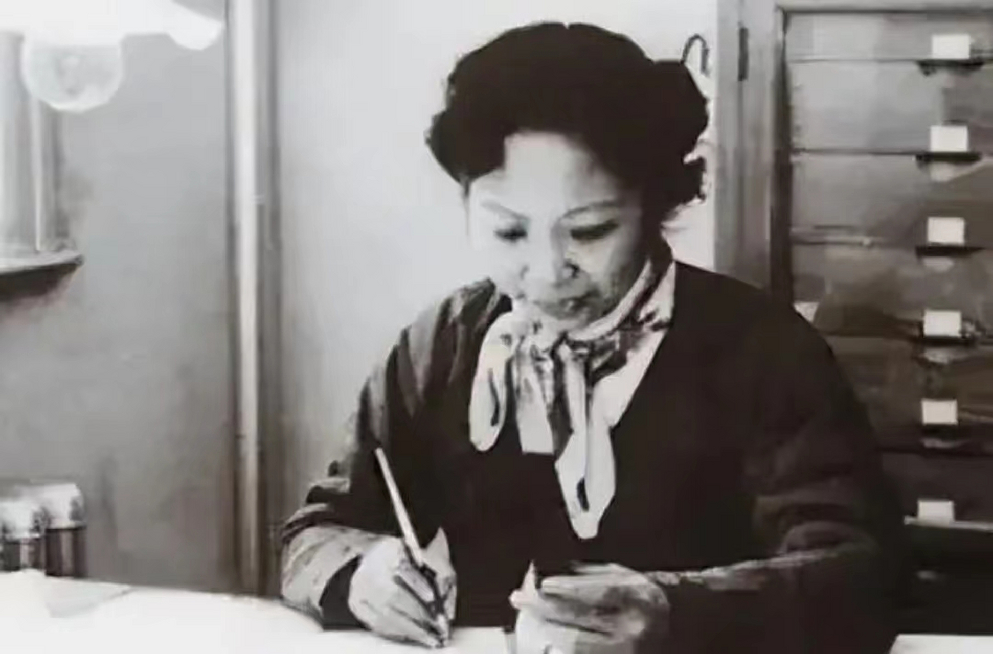 1957年,中国半导体之母林兰英被美国海关扣押,经过层层刁难和筛查后