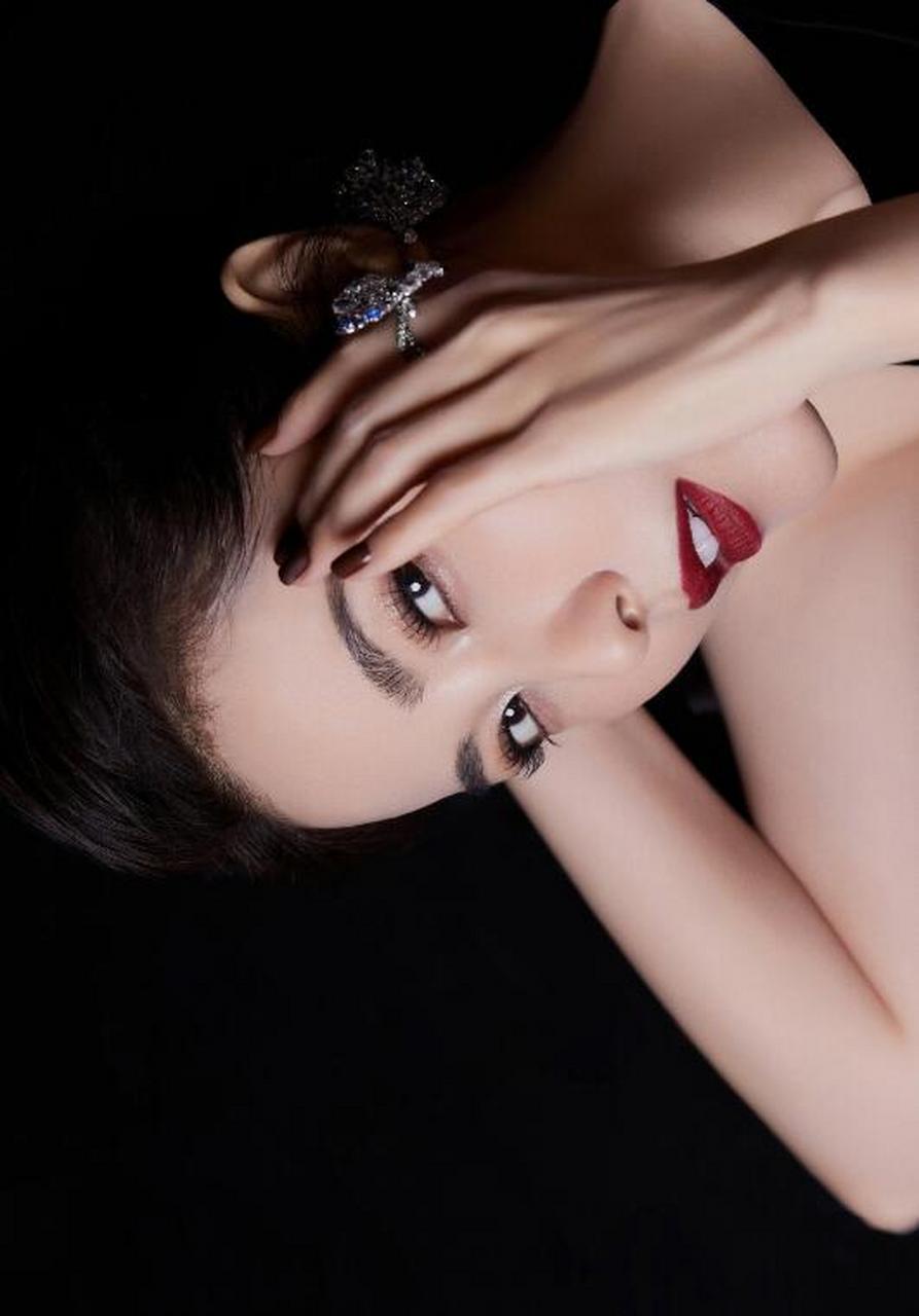 貌美如花,娇艳欲滴的#曾黎# 魅惑的眼神,香艳迷人.#九月动态激励计划