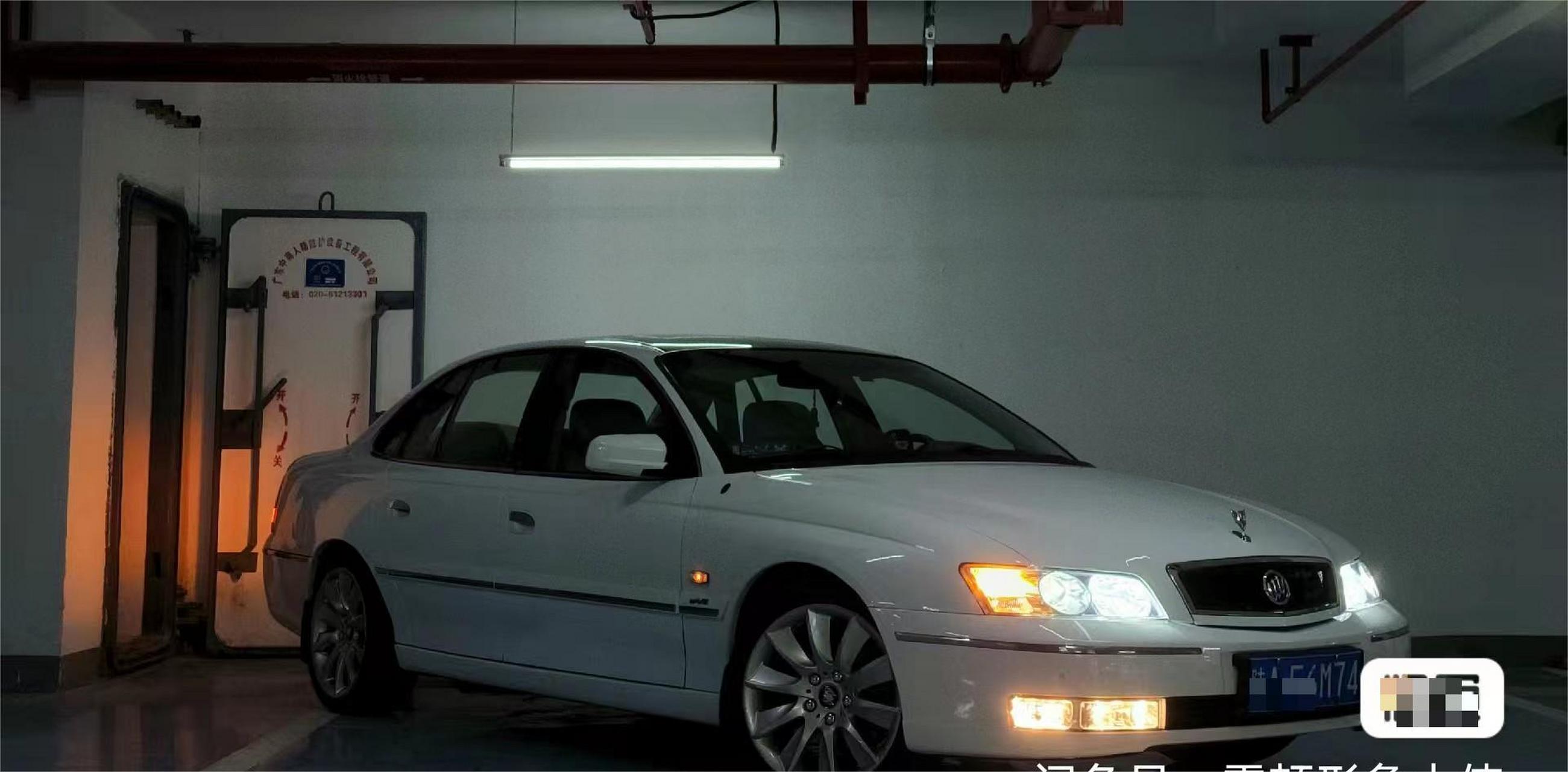 别克荣御(霍顿政治家),3.6升自吸,据说比君越还省油,水杯支架泰裤辣!