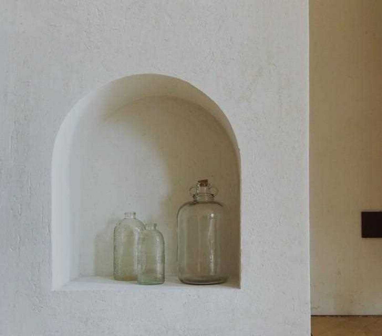 life is like the interlacing of light and shadow at this time .