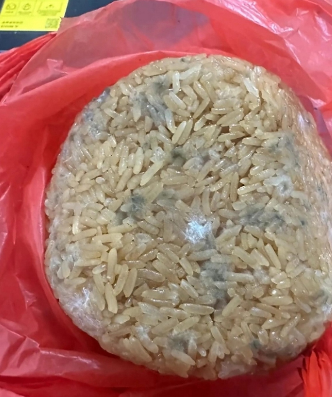 米饭都发霉了,婆婆还要给孩子吃,这可怎么办啊