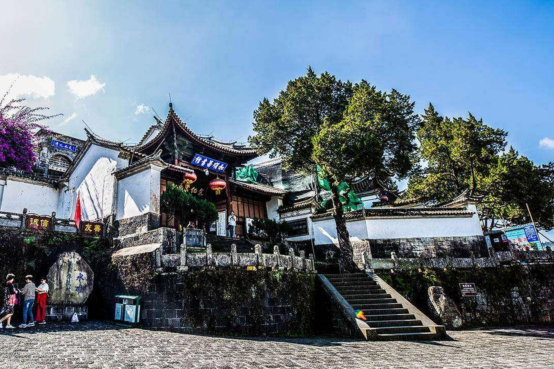 云南金鸡古镇旅游攻略  金鸡古镇位于保山市隆阳区金鸡镇,是一个充满