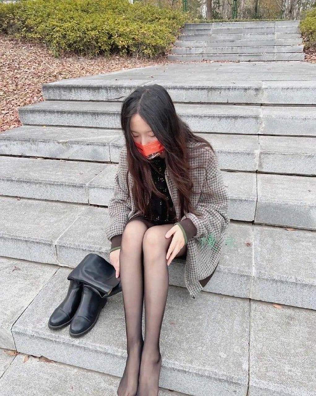 网友:以后再也不穿靴子出来玩了,脚都臭了