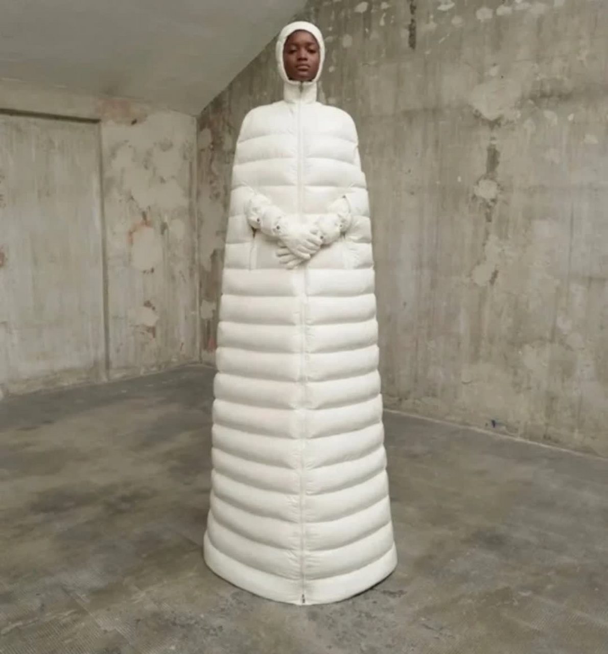 这么大的羽绒服一定很保暖吧![大笑][大笑]#搞笑