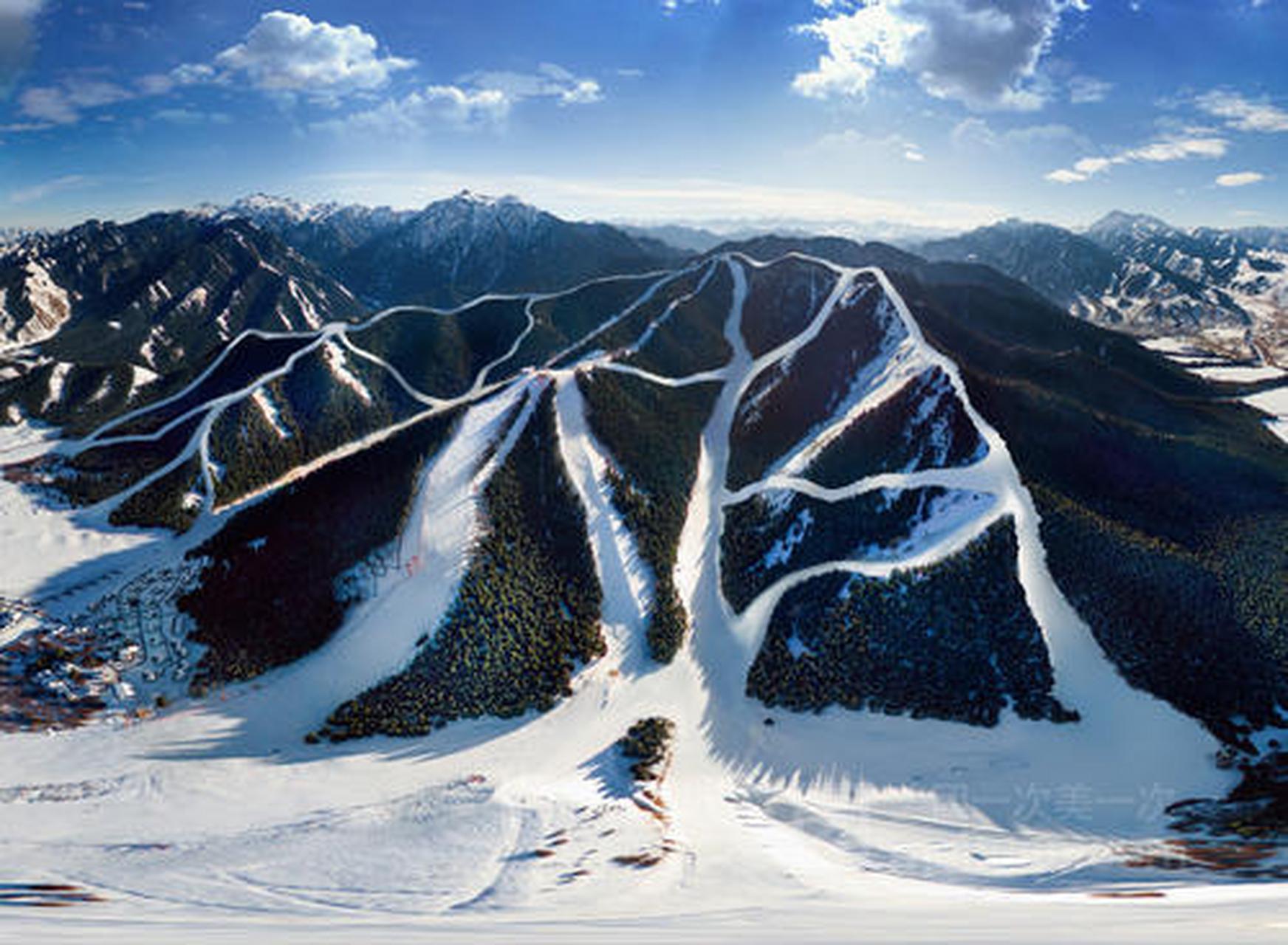 冬季最美的地方,乌伦古湖位于中国新疆阿勒泰地区福海县境内,国家级