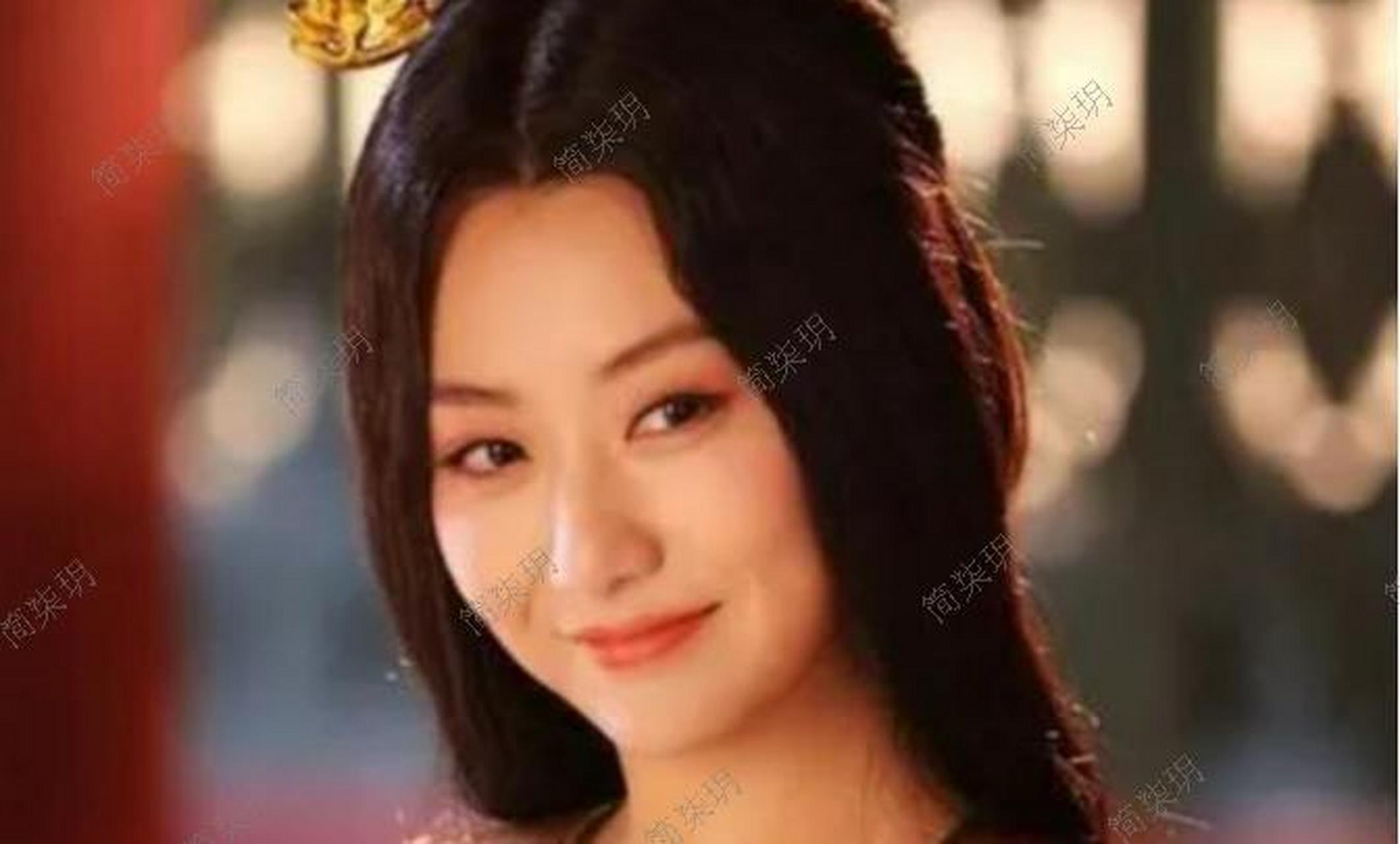 "554年,35岁的萧詧成了西梁皇帝,他有厌女症,隔着3米,就能闻到女子